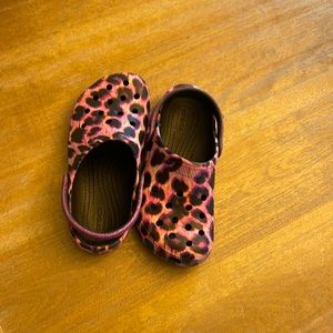 New girls leopard print Size 13 Crocs